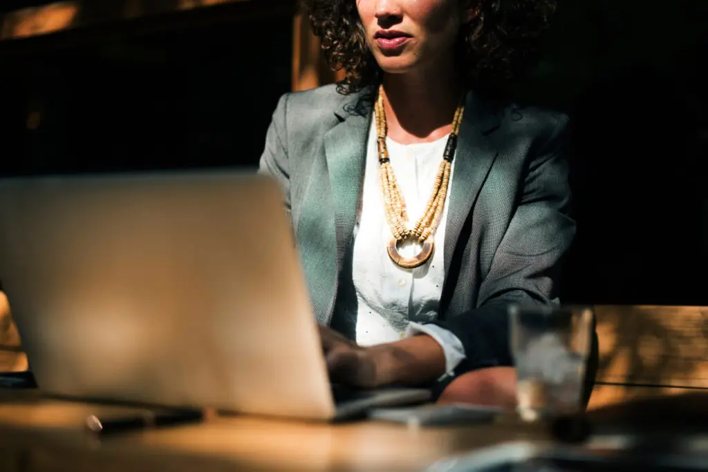 Legal Virtual Assistant: The Ultimate Guide for Modern Law Firms