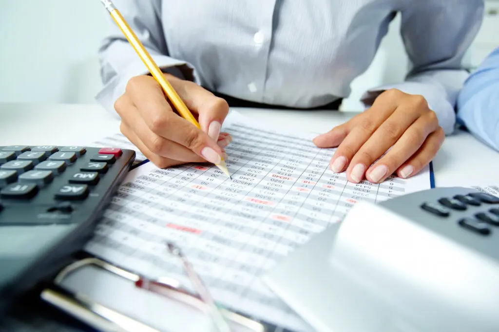 Fractional Bookkeeper vs Full-Time Bookkeeper: Which Is Right for Your Business?